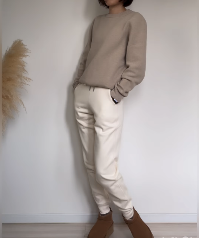 ユニクロの暖パンなら、アウトドアも怖くない。真冬の外遊びを快適に過ごす大人の防寒スタイル【40代の毎日コーデ】