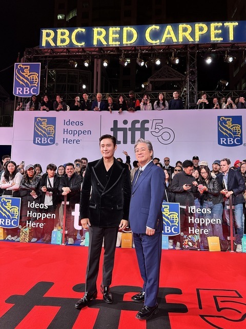 『しあわせな選択』c2025 CJ ENM Co., Ltd., MOHO FILM ALL RIGHTS RESERVED