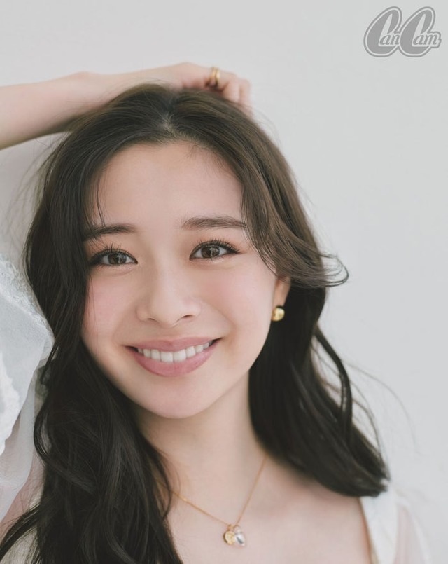 田鍋梨々花（画像提供：小学館）