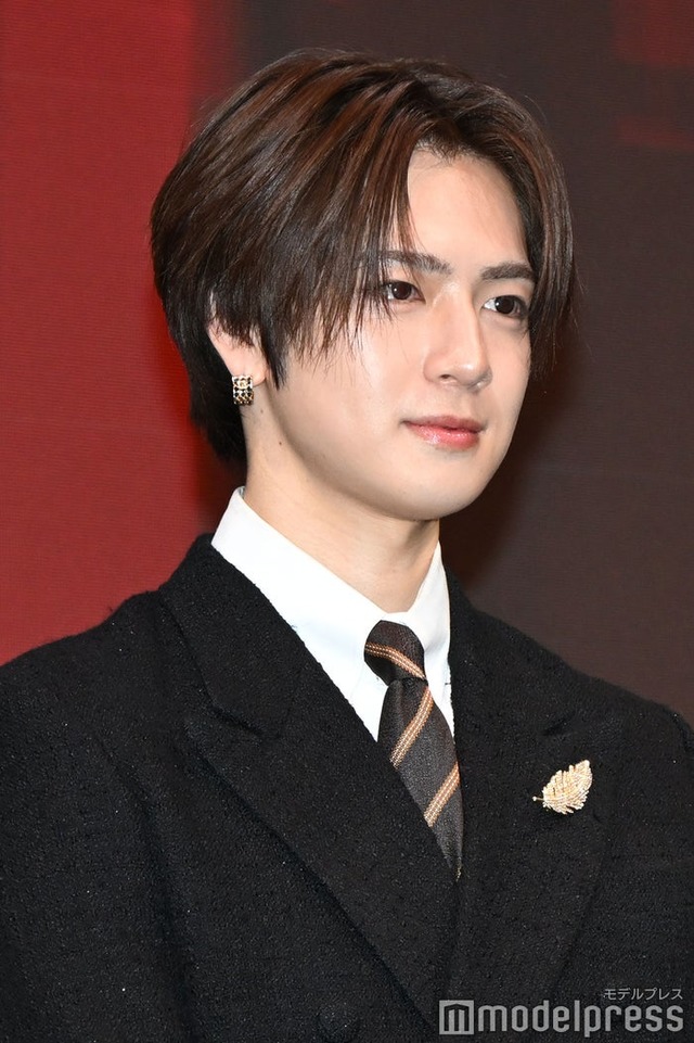 授賞式に参加した佐野雄大（C）モデルプレス