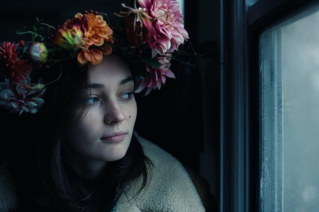 『OXANA／裸の革命家・オクサナ』© 2024 - Rectangle Productions - 2.4.7. Films - Hero Squared - France 3 Cinéma - Tabor Ltd