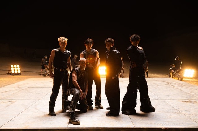 SANTOS BRAVOS（C）HYBE LATIN AMERICA