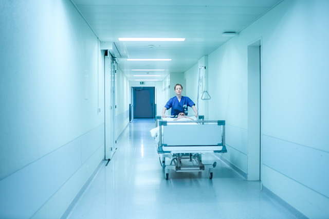 『ナースコール』© 2025 Zodiac Pictures Ltd / MMC Zodiac GmbH