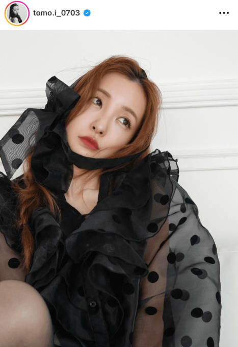 板野友美、ほっそり美腕チラリのシースルーコーデにファンうっとり「鬼可愛い！」「素敵です」