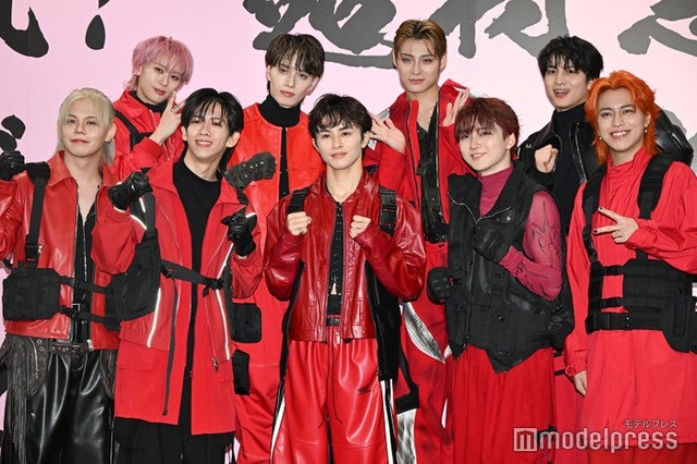 超特急（前列左から） カイ、リョウガ、タクヤ、ユーキ、タカシ（後列左から）シューヤ、マサヒロ、アロハ、ハル（C）モデルプレス