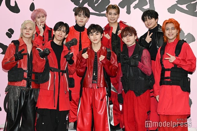 超特急（前列左から） カイ、リョウガ、タクヤ、ユーキ、タカシ（後列左から）シューヤ、マサヒロ、アロハ、ハル（C）モデルプレス