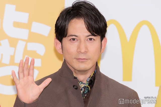発表イベントに出席した岡田准一（C）モデルプレス