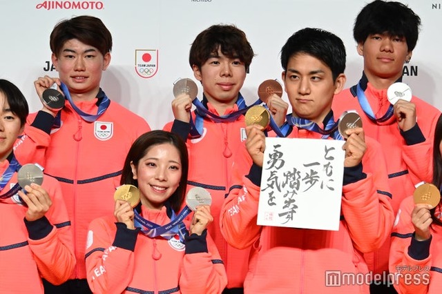 「第25回オリンピック冬季競技大会 TEAM JAPAN 帰国時記者会見」に出席した三浦璃来選手、木原龍一選手（C）モデルプレス