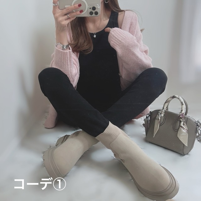 GUのパフニットで春を先取り。ピンク×ブラックで作る甘さを抑えた旬のカジュアル【40代の毎日コーデ】