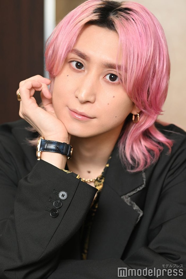 モデルプレスのインタビューに応じた佐久間大介（C）モデルプレス