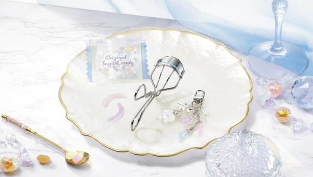 アイプチ(R)、ひとえ・奥ぶたえ用カーラーに“キャンディショップ”をイメージしたチャーム付き限定品が登場