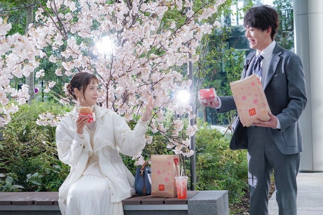 宮崎あおい、青木柚／マクドナルド新TVCM「瀬戸内レモンタルタルベーコンてりたま」メイキング（提供写真）