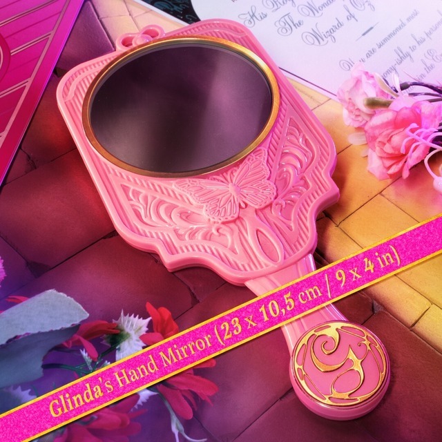 グリンダの鏡(C) Universal City Studios LLC. All Rights Reserved.