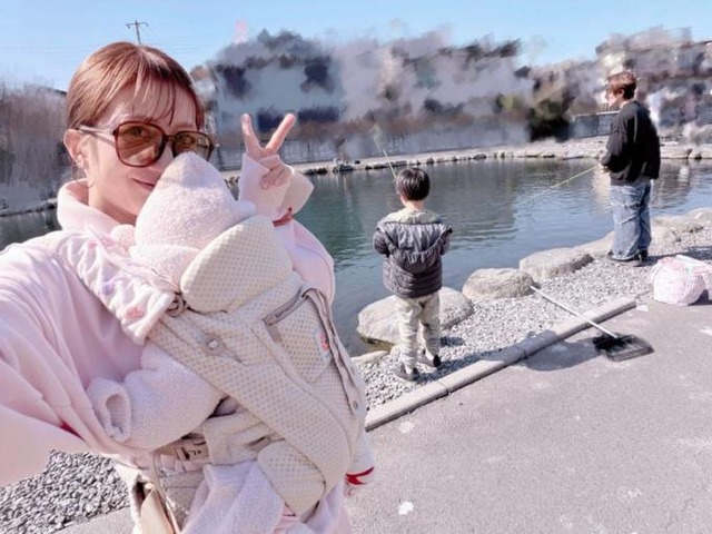 辻希美、三男と次女を連れて釣りへ！忙しい日々送るも家族でリフレッシュ「上手に釣れた」