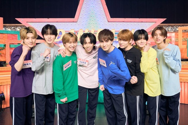 （左から）芳賀柊⽃、⼩泉光咲、⽥中雅功、リョウガ、ジャン海渡、TETTA、FUMINORI、阿久根温世（C）テレビ東京