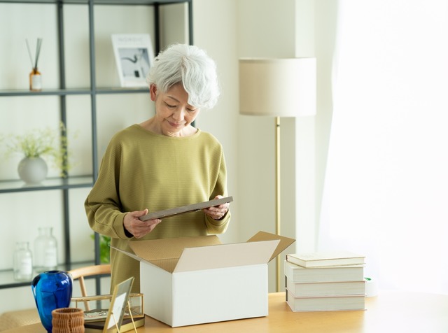 夫が亡くなったことを忘れてしまった！？「お父さんはまだ会社？」「お父さんの服がない！」認知症の義母に現れた異変。どう対応すれば？