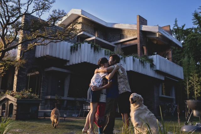 『しあわせな選択』2025 CJ ENM Co., Ltd., MOHO FILM ALL RIGHTS RESERVED