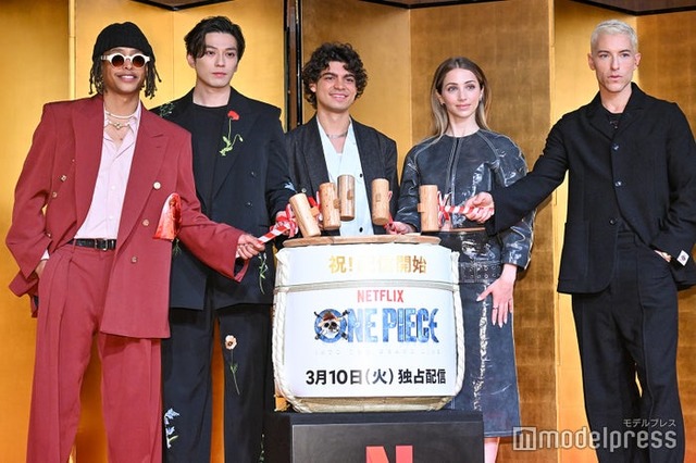 「『ONE PIECE』シーズン2」来日記者会見に出席したジェイコブ・ロメロ、新田真剣佑、イニャキ・ゴドイ、エミリー・ラッド、タズ・スカイラー（C）モデルプレス
