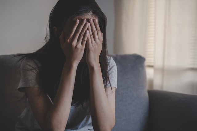 「低学歴がうつるから近づくな」と言われて…。母を馬鹿にする娘、そして院卒エリート夫の異常な“学歴ハラスメント”の実態とは