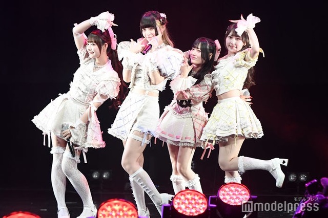 きゅるりんってしてみて（C）モデルプレス