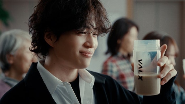菊池風磨／新WEB CM「VALX プロテインをどうしても教えたい」編（提供写真）