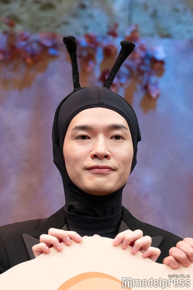 アリ衣装を着こなす深澤辰哉（C）モデルプレス