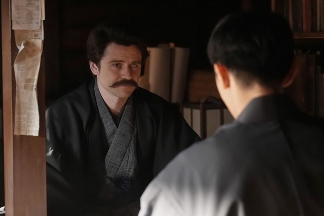 トミー・バストウ、吉沢亮「ばけばけ」第113話（C）NHK