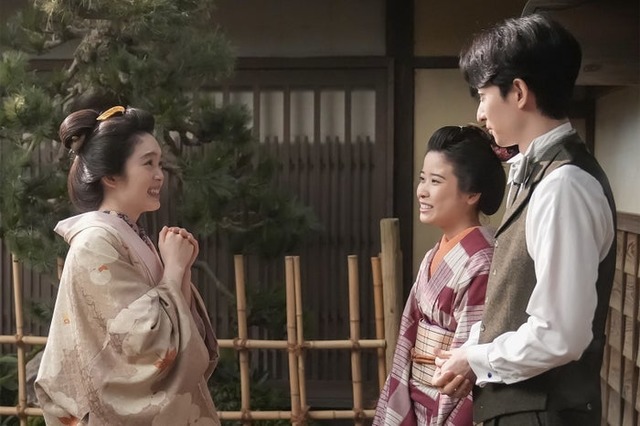 高石あかり、円井わん、濱正悟「ばけばけ」第112話（C）NHK