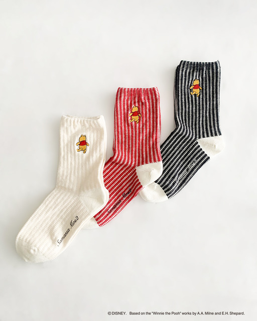 【Disney】くまのプーさん/ワンポイント刺繍ソックスカラー：キナリ/レッド/ブラック価格　：￥1,650