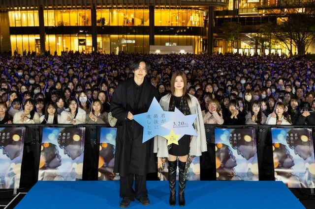 道枝駿佑、生見愛瑠（C）2026「君が最後に遺した歌」製作委員会