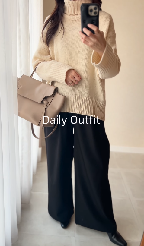 春直前の寒さに映える白タートル。暖かいのに顔周りが華やかになる、今、着たい着こなし【40代の毎日コーデ】