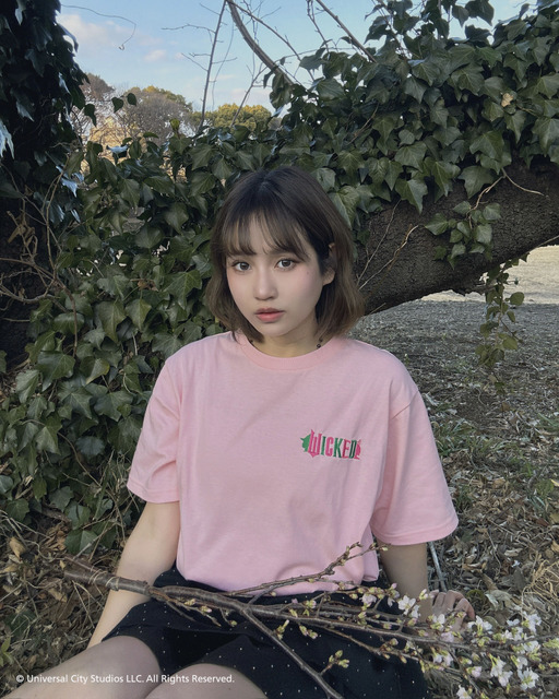 アクリルキーホルダー付 WICKEDコラボTシャツ (Q11125)