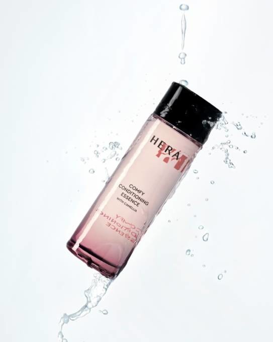 HERA、美の象徴“チェジュカメリア”に着想したブースティングエッセンス「コンフィー コンディショニングエッセンス」発売