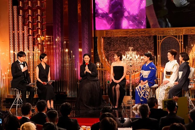 （左から）羽鳥慎一、河合優実、蒼井優、森田望智、高畑充希、寺島しのぶ、森七菜（C）日本アカデミー協会