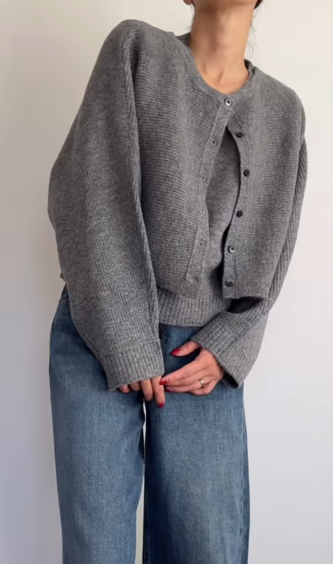 【GU】セットアップで賢く着回す。身長を問わずに決まるグレー×デニムのこなれ技【40代の毎日コーデ】