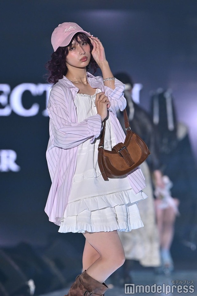 しなこ（C）モデルプレス