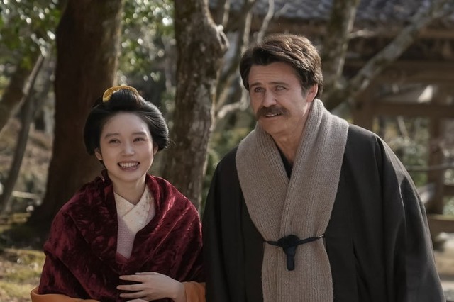 高石あかり、トミー・バストウ「ばけばけ」第118話（C）NHK