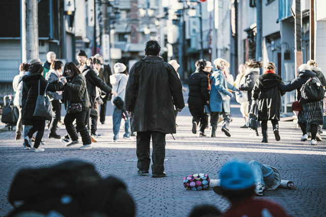 『名無し』(C)佐藤二朗 永田諒 ／ ヒーローズ　(C)2026 映画「名無し」製作委員会