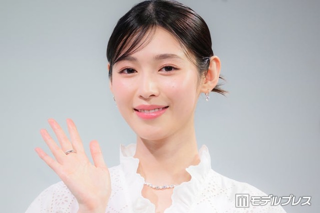 メナード ブライトニング シリーズ「フェアルーセント」新ミューズ就任記者発表会に出席した白石聖（C）モデルプレス