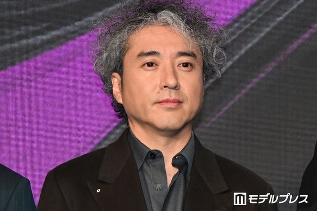 ポケットに手を突っ込んで喋る役者を目指していたムロツヨシ（C）モデルプレス