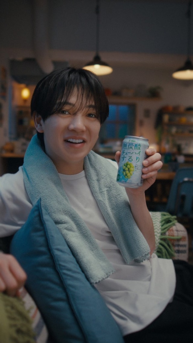 宮近海斗／WebCMサムネイル「いいこと教えてあげる」篇（提供写真）