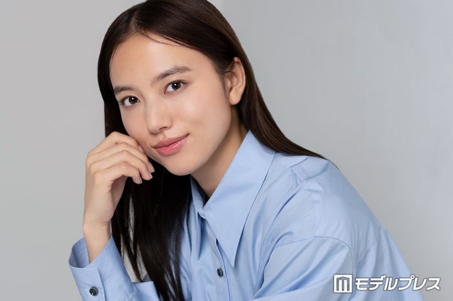 モデルプレスらのインタビューに応じた清原果耶（C）モデルプレス