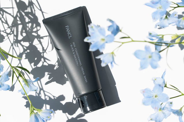 長年の角栓との戦いに終止符を。毎日の洗顔と集中ケアの二刀流が叶う、ファンケルの毛穴特化洗顔料