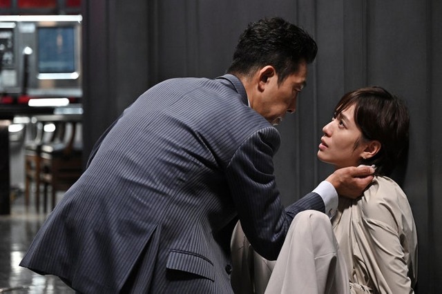 北村有起哉、戸田恵梨香「リブート」最終話（C）TBS