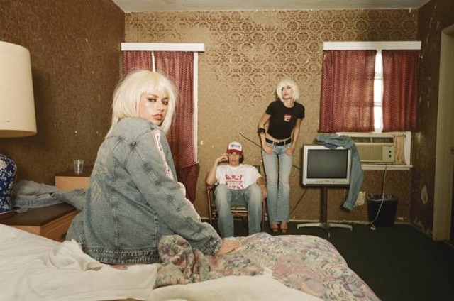 GUESS JEANS、HYSTERIC GLAMOURとのコラボアイテムを4月4日より順次発売