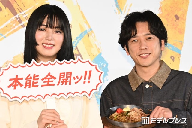 新商品発表会に出席した池田エライザ、二宮和也（C）モデルプレス