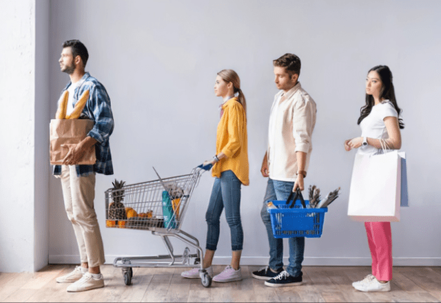 【アメリカで…】レジ待ちで前の客が突然「満面の笑み」！？順番を譲られた理由に⇒「自由で素敵」