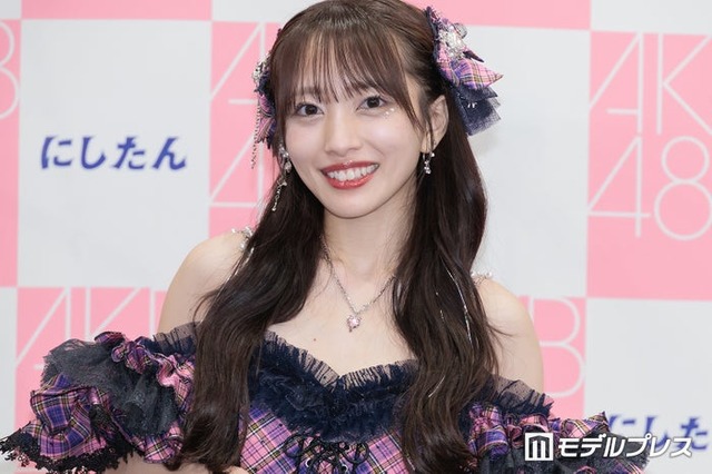 囲み取材に応じた向井地美音（C）モデルプレス