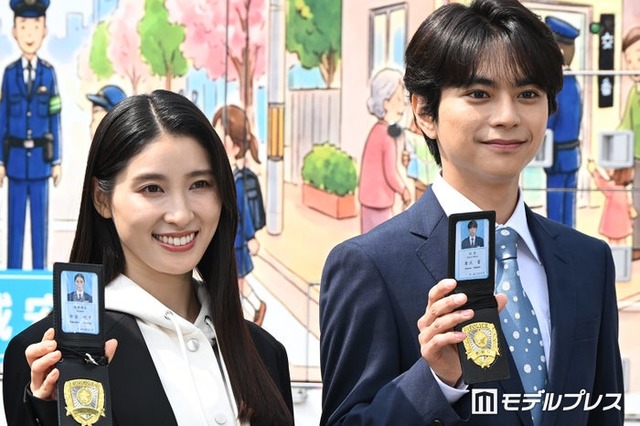 現場での気遣いを絶賛された土屋太鳳、佐藤勝利（C）モデルプレス