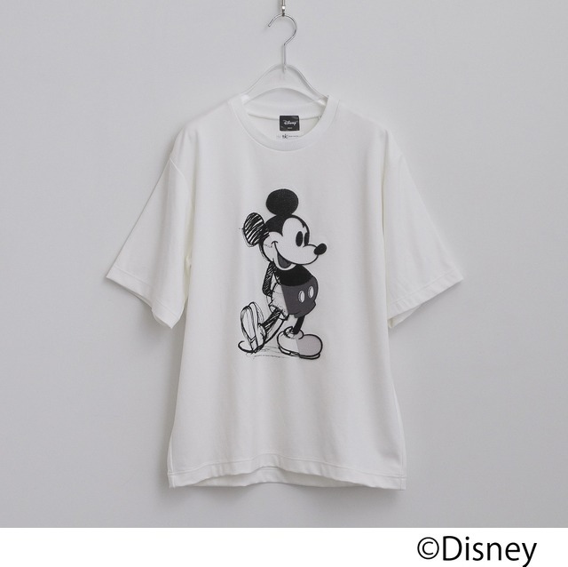 Tシャツ ￥8,250（tax in）サイズ：S/M/L　©Disney